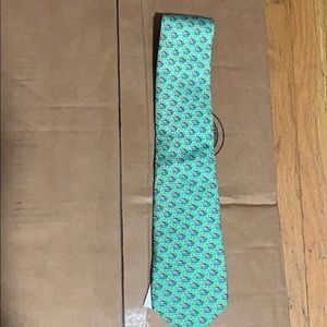 Vineyards vines men’s tie